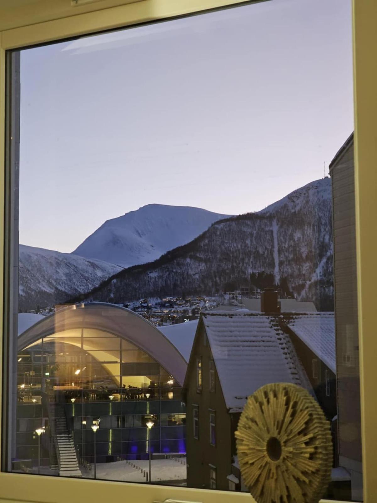 Center Furu With Mountain View! Tromsø